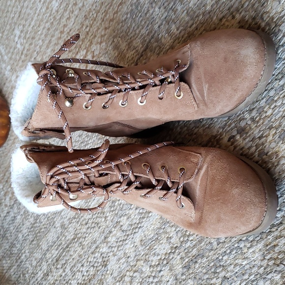 Violet & red suede boots - Picture 2 of 14